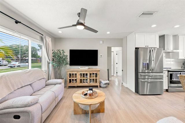 716 75TH AVENUE N, St Petersburg, FL 33702