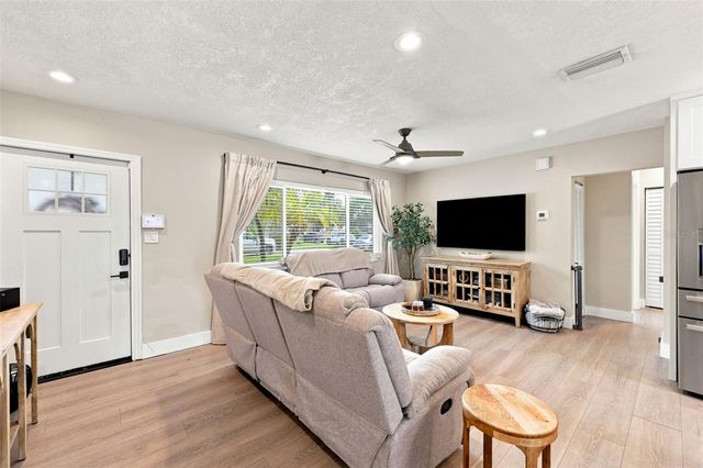 716 75TH AVENUE N, St Petersburg, FL 33702