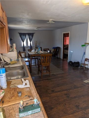 1071 Center Street, Riverside, CA 92507