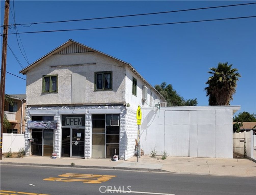 1071 Center Street, Riverside, CA 92507
