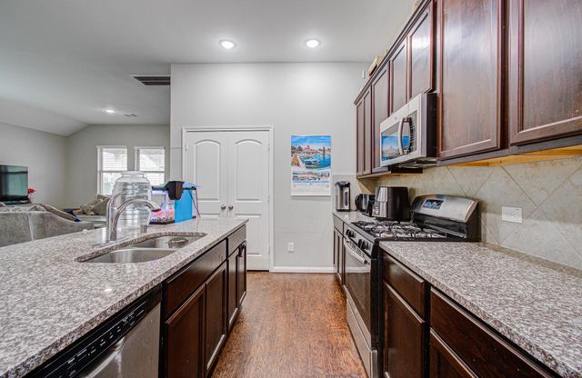 12727 Silver Winter Trail, Houston, TX 77014