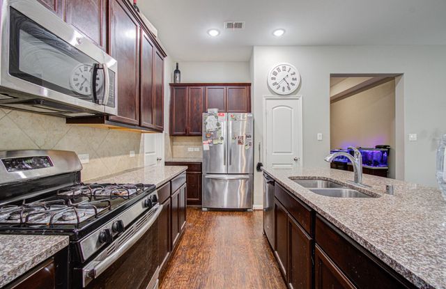 12727 Silver Winter Trail, Houston, TX 77014