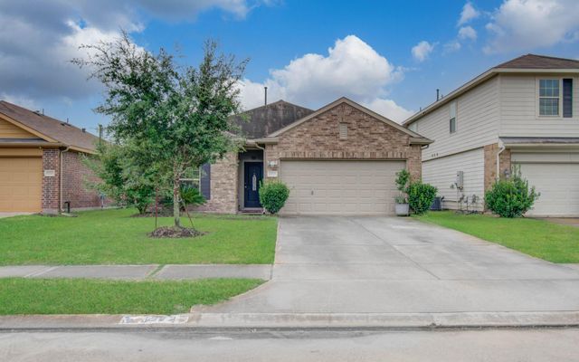 12727 Silver Winter Trail, Houston, TX 77014