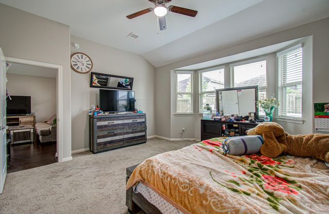 12727 Silver Winter Trail, Houston, TX 77014