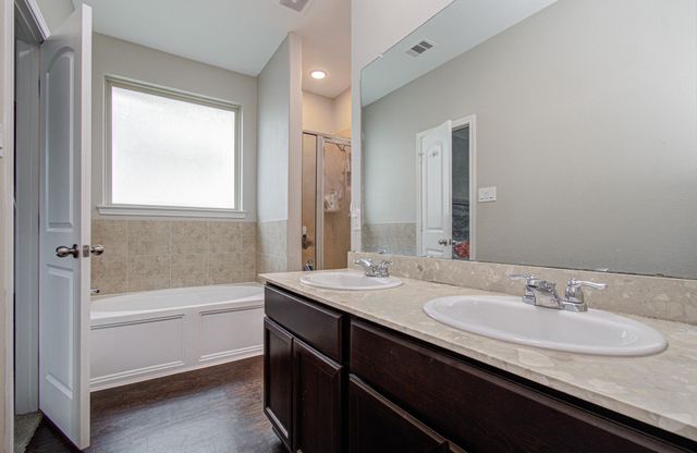 12727 Silver Winter Trail, Houston, TX 77014