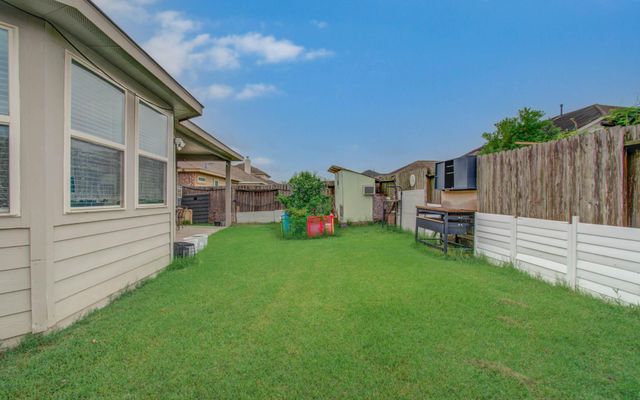 12727 Silver Winter Trail, Houston, TX 77014
