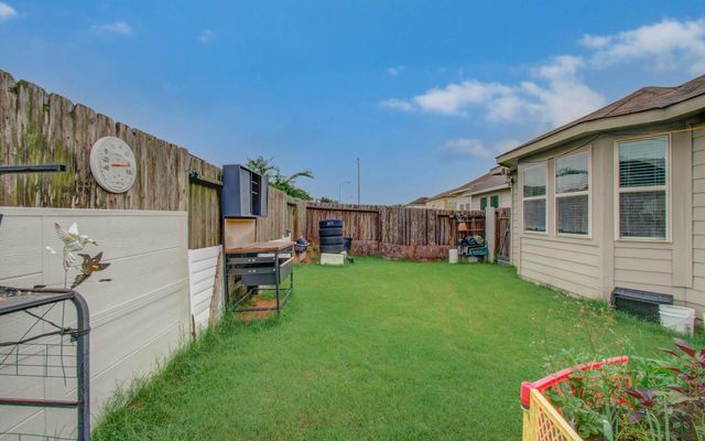 12727 Silver Winter Trail, Houston, TX 77014