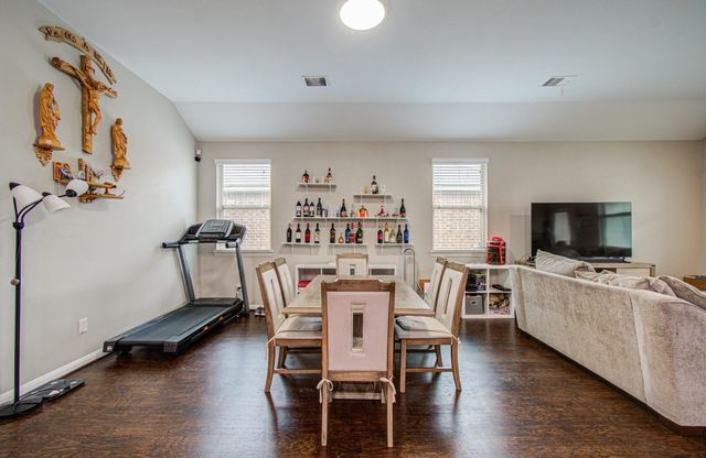 12727 Silver Winter Trail, Houston, TX 77014