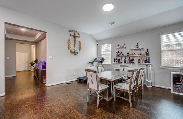12727 Silver Winter Trail, Houston, TX 77014
