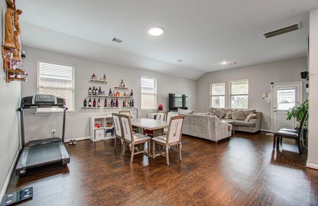12727 Silver Winter Trail, Houston, TX 77014