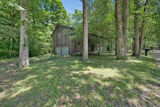 890 Sycamore Lake Drive, Evansville, IN 47712