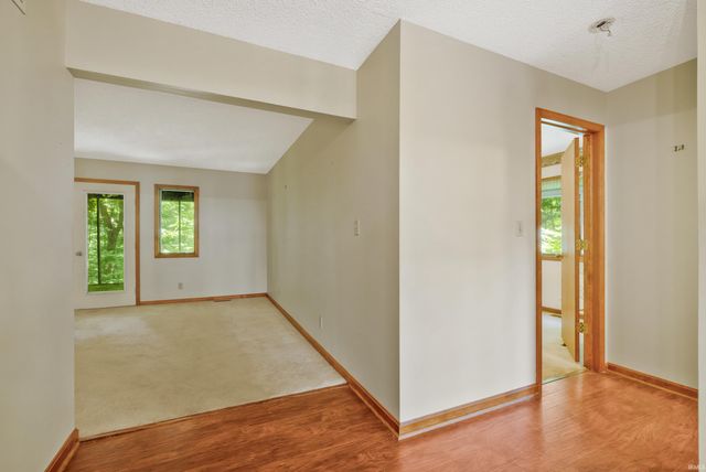 890 Sycamore Lake Drive, Evansville, IN 47712