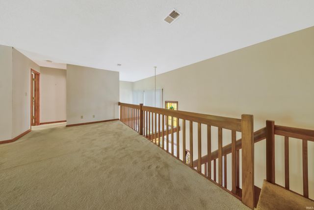 890 Sycamore Lake Drive, Evansville, IN 47712