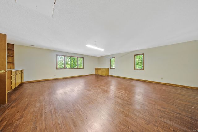 890 Sycamore Lake Drive, Evansville, IN 47712