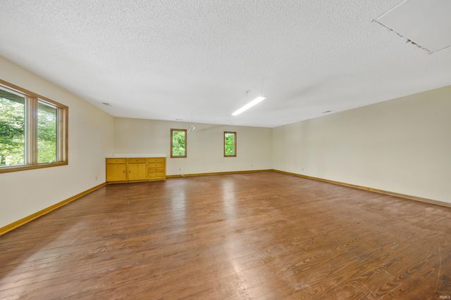 890 Sycamore Lake Drive, Evansville, IN 47712