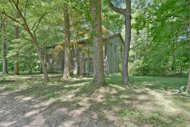890 Sycamore Lake Drive, Evansville, IN 47712