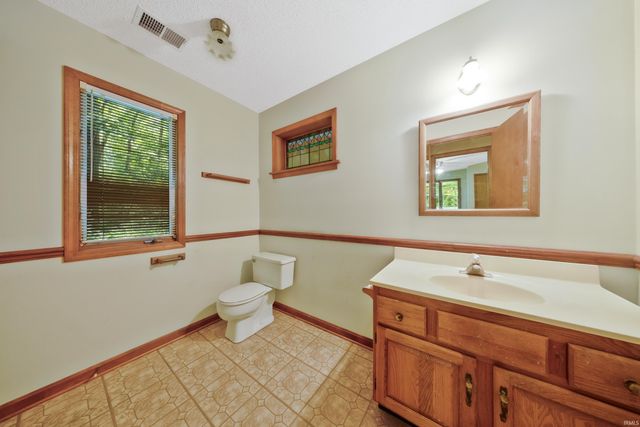 890 Sycamore Lake Drive, Evansville, IN 47712
