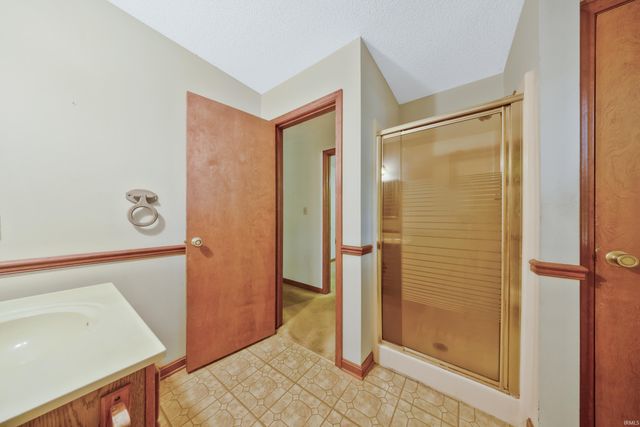 890 Sycamore Lake Drive, Evansville, IN 47712