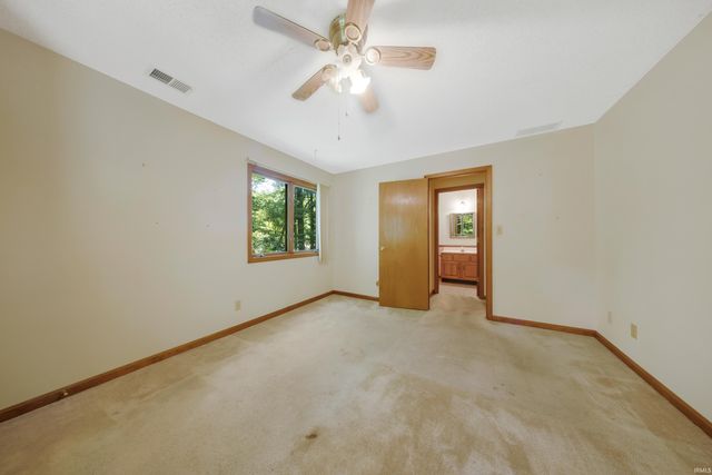 890 Sycamore Lake Drive, Evansville, IN 47712