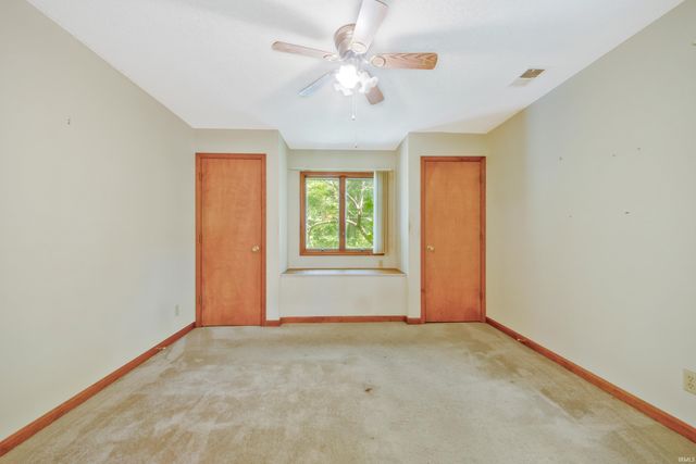 890 Sycamore Lake Drive, Evansville, IN 47712
