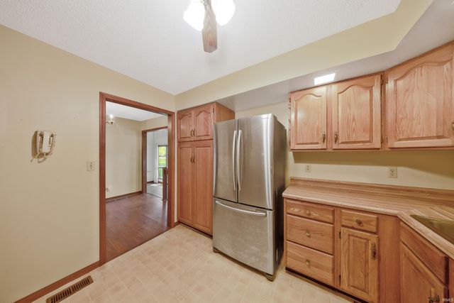 890 Sycamore Lake Drive, Evansville, IN 47712