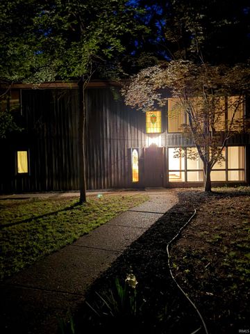 890 Sycamore Lake Drive, Evansville, IN 47712