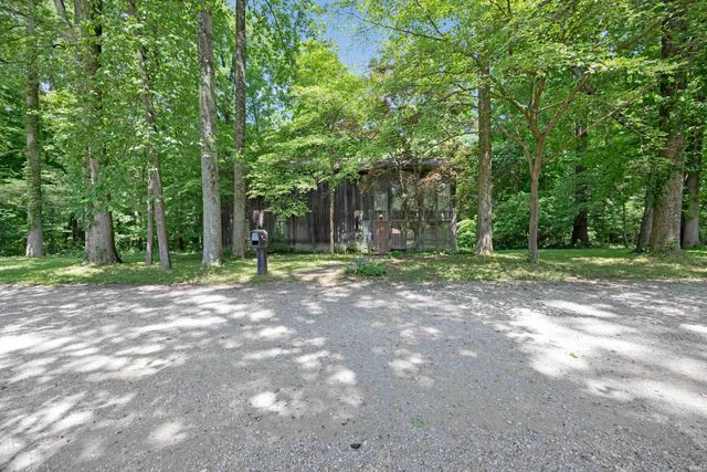 890 Sycamore Lake Drive, Evansville, IN 47712