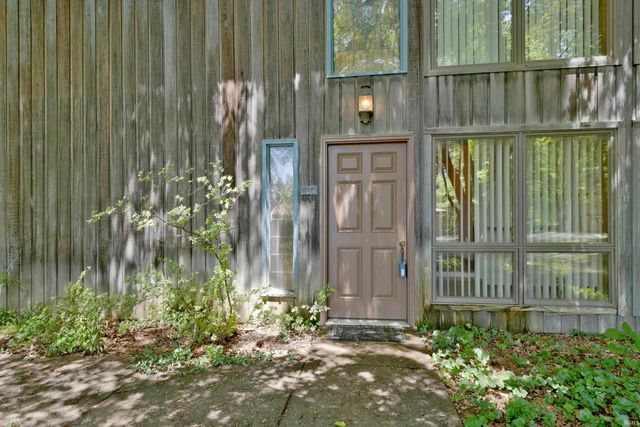 890 Sycamore Lake Drive, Evansville, IN 47712