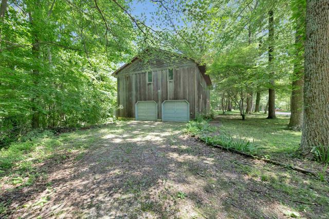 890 Sycamore Lake Drive, Evansville, IN 47712