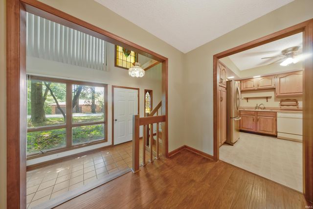 890 Sycamore Lake Drive, Evansville, IN 47712