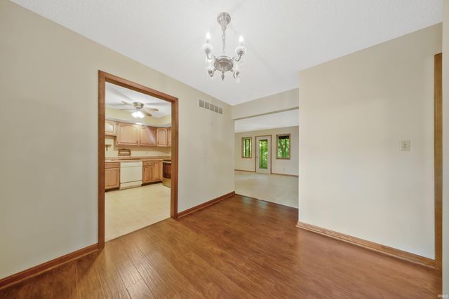 890 Sycamore Lake Drive, Evansville, IN 47712