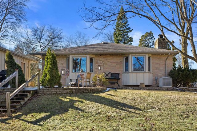 8828 N Navajo ROAD, Bayside, WI 53217