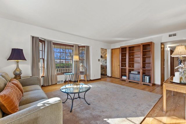 8828 N Navajo ROAD, Bayside, WI 53217