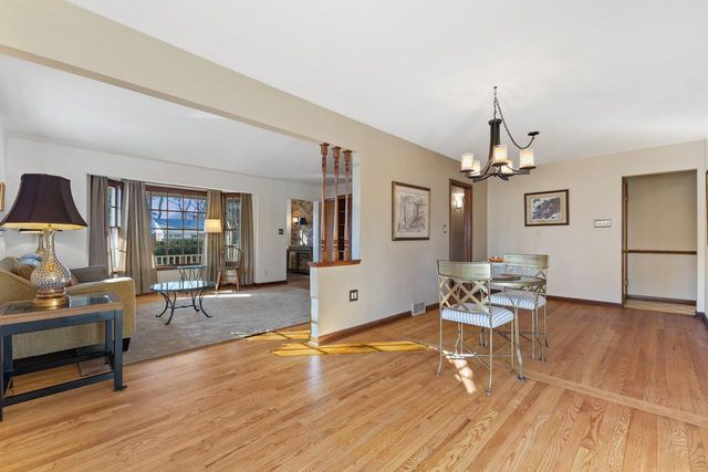 8828 N Navajo ROAD, Bayside, WI 53217