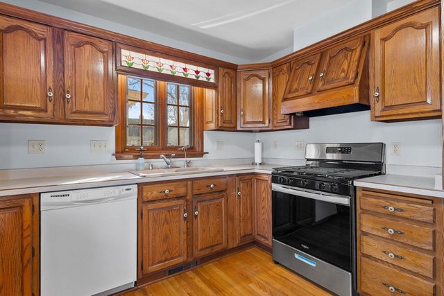 8828 N Navajo ROAD, Bayside, WI 53217