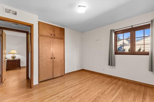 8828 N Navajo ROAD, Bayside, WI 53217