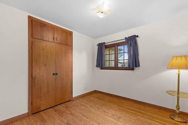 8828 N Navajo ROAD, Bayside, WI 53217