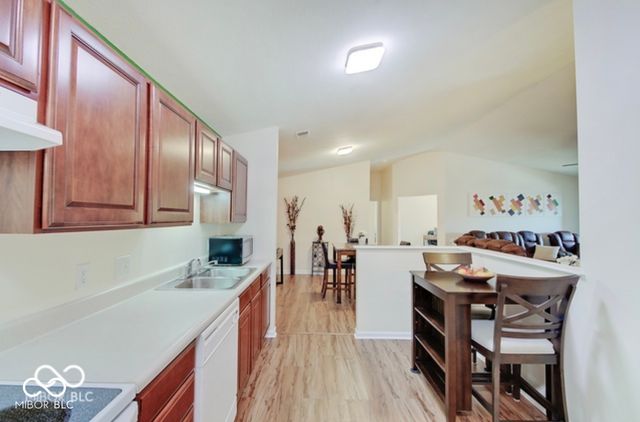 230 Legends Creek Way 207, Indianapolis, IN 46229
