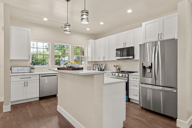 205 N Oregon Street, Jacksonville, OR 97530
