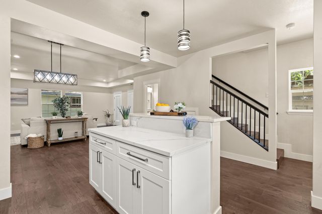 205 N Oregon Street, Jacksonville, OR 97530
