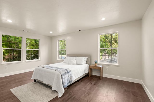 205 N Oregon Street, Jacksonville, OR 97530