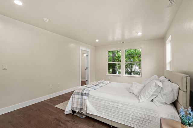 205 N Oregon Street, Jacksonville, OR 97530