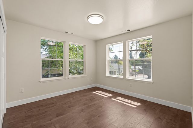 205 N Oregon Street, Jacksonville, OR 97530