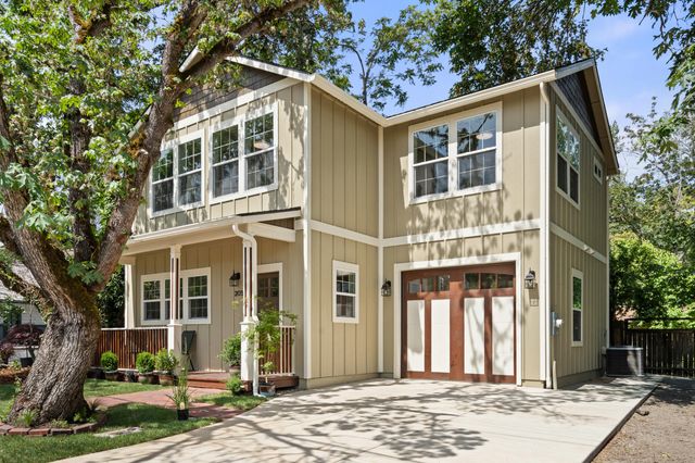 205 N Oregon Street, Jacksonville, OR 97530