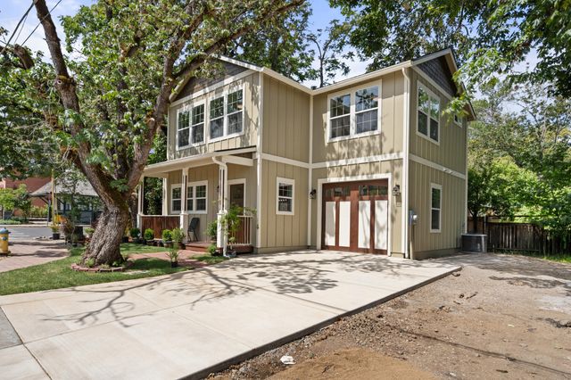 205 N Oregon Street, Jacksonville, OR 97530
