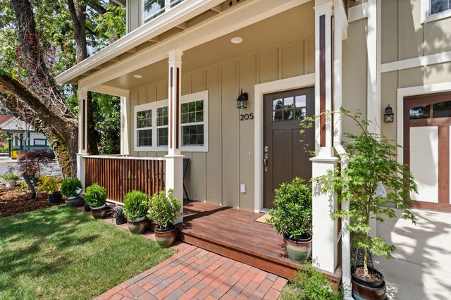 205 N Oregon Street, Jacksonville, OR 97530