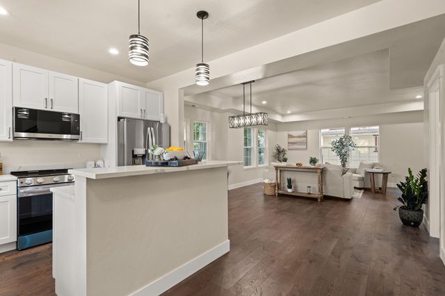 205 N Oregon Street, Jacksonville, OR 97530