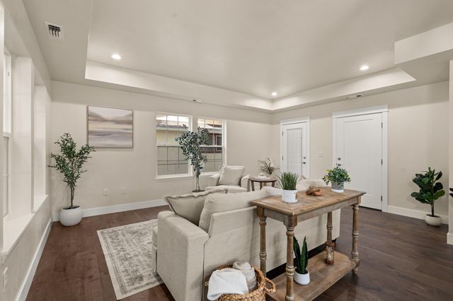 205 N Oregon Street, Jacksonville, OR 97530