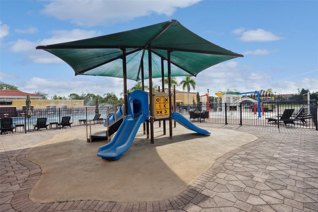 Image 35 of property listing at 13941 CLUBHOUSE DRIVE 103, Tampa, FL 33618