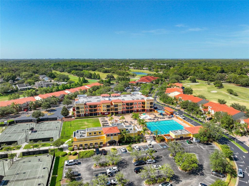 Image 58 of property listing at 13941 CLUBHOUSE DRIVE 103, Tampa, FL 33618